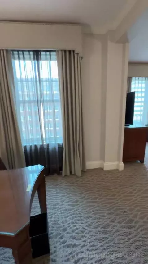 adventuringcam's review preview (Warwick Melrose Hotel)