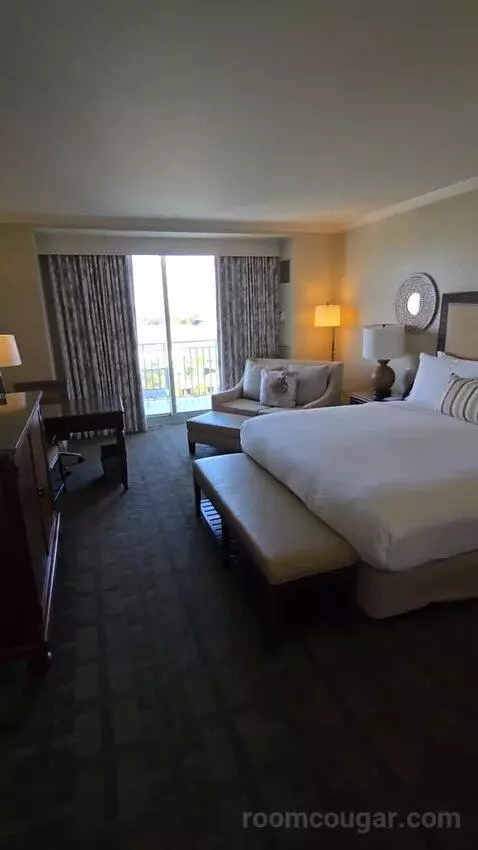 gotravel's review preview (The Ritz-Carlton Naples, Tiburon)